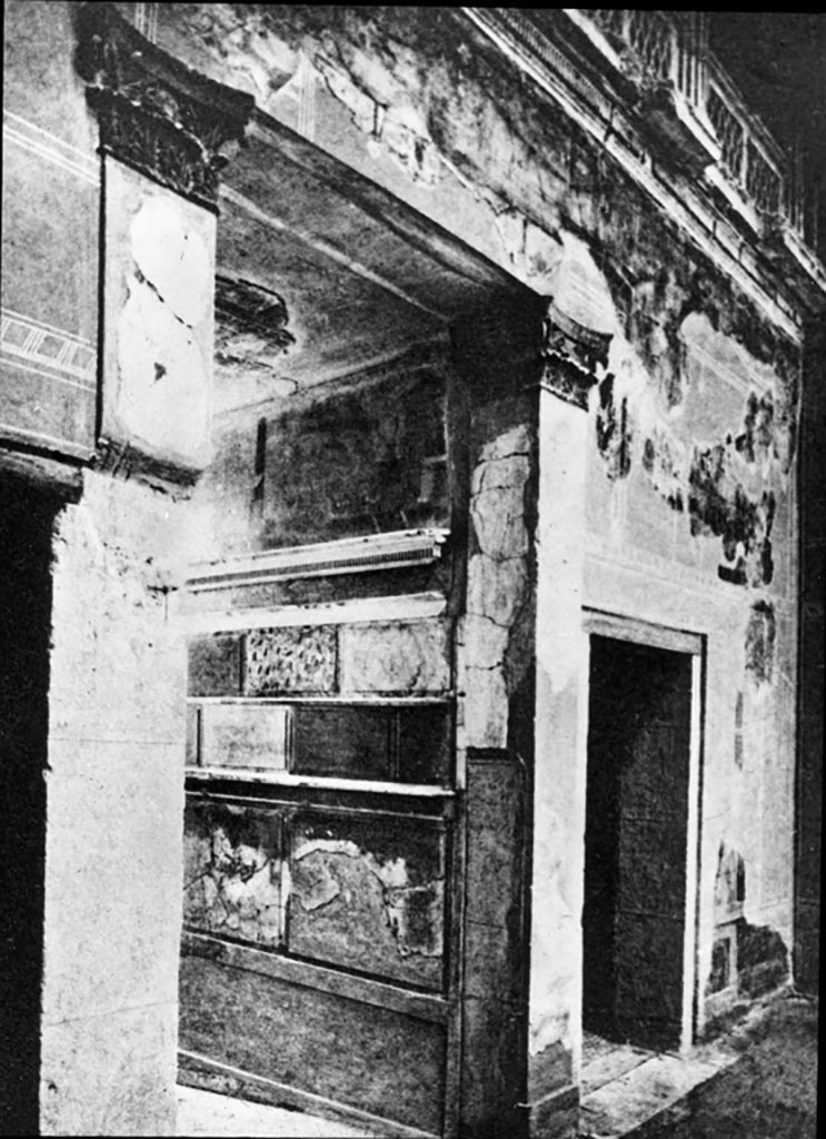V.1 Herculaneum. Photo by Maiuri, Ercolano, Vol. I, p201, 1560.
Stucco on north wall of entrance corridor, and doorway to room 2, looking north-west from atrium.
Photo used with the permission of the Institute of Archaeology, University of Oxford.
File name instarchbx116im010 Resource ID 42242.
See photo on University of Oxford HEIR database